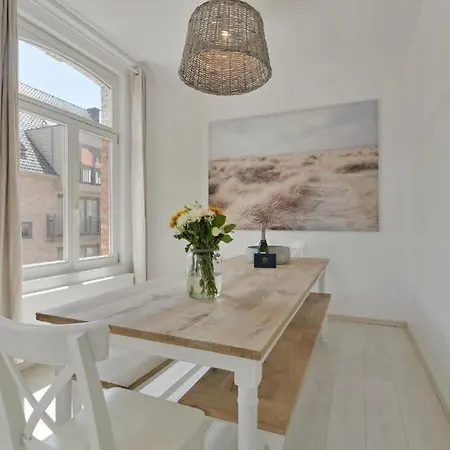 Casa vacanze Charlemagne - Imposing Town House With Parking Near The Blankenberge