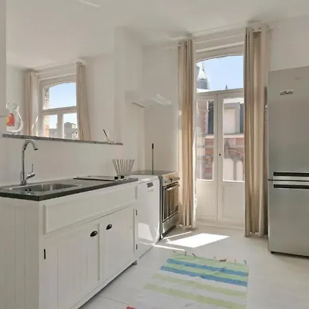 Casa vacanze Charlemagne - Imposing Town House With Parking Near The *