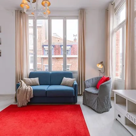 Charlemagne - Imposing Town House With Parking Near The *