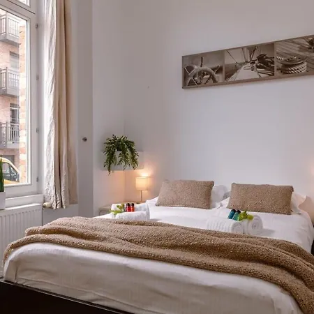 Charlemagne - Imposing Town House With Parking Near The Casa vacanze Blankenberge