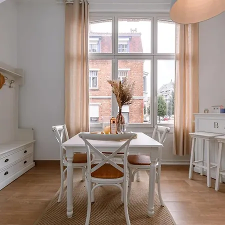 Charlemagne - Imposing Town House With Parking Near The Casa vacanze *