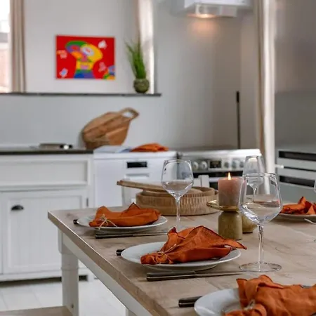 Charlemagne - Imposing Town House With Parking Near The Casa vacanze Blankenberge