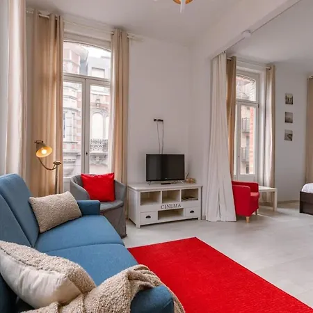 Charlemagne - Imposing Town House With Parking Near The Blankenberge