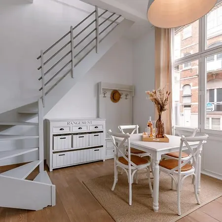 Charlemagne - Imposing Town House With Parking Near The Casa vacanze *
