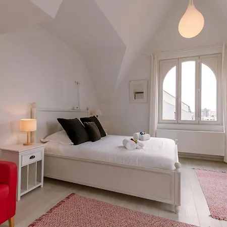 Charlemagne - Imposing Town House With Parking Near The Casa vacanze *