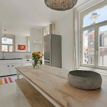 Casa vacanze Charlemagne - Imposing Town House With Parking Near The
