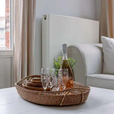 Charlemagne - Imposing Town House With Parking Near The